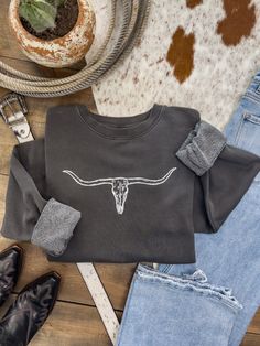 Longhorn Betty Crewneck Comfy Western Outfits, Casual Western Outfits, Cowgirl Aesthetic, Oversized Crewneck, Clothing Ideas, Western Outfits, Sleeve Length, Crew Neck, Outfit Inspo