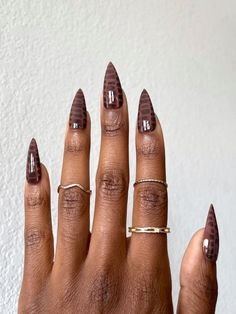 Brown Alligator Nails, Gator Print Nails, Black And White Crocodile Nails, Crocodile Almond Nails, Brown Snake Nails, Alligator Nails Designs, Snakeskin Nail Designs, Brown Crocodile Nails, Almond Nails Designs Brown