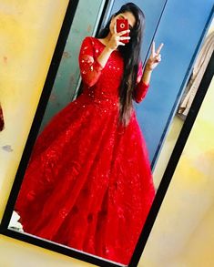 Dress Pose, Bride Reception Dresses, Delhi Girls, Draw Hands, Arabian Art, Bold Dresses, Dp Images, Modest Dresses Casual, Bridal Photoshoot