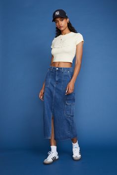 Long Denim Cargo Skirt Outfit, Cargo Denim Skirt, Outfits Cargo, Denim Cargo Skirt, Pantalon Boyfriend, Midi Jean Skirt, Casual Trendy Outfits, Maxi Skirt Outfits