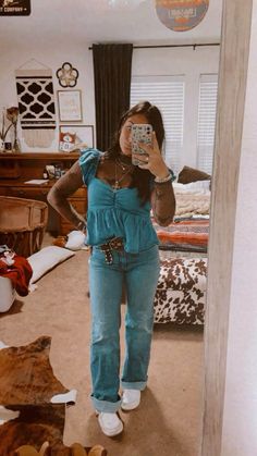 Western Wear Summer Outfit, Western Bar Outfits Women, Western Outfit Inspo Concert, Western Photo Shoot Outfit, Summer Western Outfits Casual, Western Outfits Punchy, Bootcut Jeans And Hey Dudes Outfit, Western Vacation Outfits, Mexico Outfits Rancho Summer