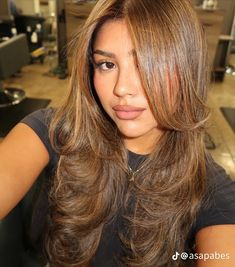 Honey Brown Hair Blue Eyes, Caramel Brown Natural Hair, Full Head Colour Brown, Latina Hair Dye Ideas, Honey Brown Hair Tan Skin, Rich Honey Brown Hair, Caramel Balayage Asian Hair, Maple Brown Hair With Highlights, Light Brown Hair Tan Skin