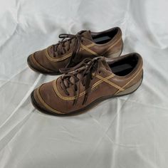 Women Merrell Cypress Choclate Brown Leather Lace Up Shoes Size 9. Reference pictures for more details. Feel free to message me with any more questions. Vintage Brown Leather Sneakers, Outfit Necessities, Reference Pictures, Up Shoes, Leather Lace, Bits And Bobs, Womens Oxfords, Lace Up Shoes, Leather And Lace