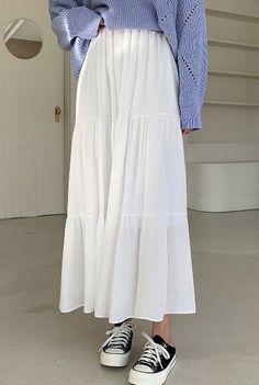 summer outfit Korean Fashion Skirt Long, Styling A White Skirt, Cute Skirts Long, Long Skirt Outfits For Summer Casual, Korean Long Skirt Outfits, Korean Long Skirt Fashion, White Skirts Outfits, Aesthetic Outfits With Long Skirts, Maxi Skirt Outfit Modest