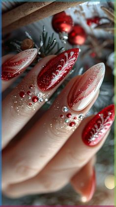 Valentine day nails idea 2024 Christmas Nail Designs Easy, Xmas Nail Designs, Art Noel, Nail Art Noel, Holiday Nails Christmas, Candy Cane Nails, Christmas Gel, December Nails, Red Christmas Nails