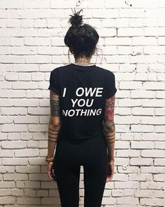 Tattoos t shirt i owe you nothing Goth Japanese, Punk Tattoo, Tumblr Grunge, 1990s Dress, Goth Outfit, Aria Montgomery, Fashion Male