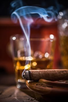 Cigars And Women, Whiskey Gifts, Cuban Cigars, Cigars And Whiskey, Jack Daniels, Natural Food, Cigars, Bourbon, Cuba