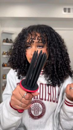 Fingercoils Tutorial, How To Get Curls, How To Make Curls, Curly Hair Tools, Comb For Curly Hair, Curl Formers, Curl Types, Hair Curling Tips, Hair Care Growth