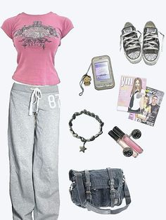 Idea de outfit para el MP3TOUR 2000s Pink Outfits, Year 2000 Outfits, 2000s Fashion Outfits Casual, 2000 Outfit, 2000s Fashion Inspiration, Street Style Outfits Casual