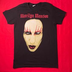 Officially licensed Manson Merch Band Shirt Originally sold at hot topic ( not original, reprint from 2010ish ) - Front Marilyn Manson Face - white eye, red make up - Size Medium - Pacific tag In great condition. * Please review measurements to ensure proper fit * All items come from a smoke and pet free environment. Alternative Style Fan Merchandise Shirt With Screen Print, Band Merch Screen Print Shirt For Fan Conventions, Marilyn Manson Shirt, Red Band Merch T-shirt For Halloween, Red T-shirt With Band Logo For Fans, Alternative Cotton Shirt For Fan Merchandise, Alternative Cotton Shirt For Fans, Alternative Style Cotton Shirt For Fans, Red Pop Culture Fan Merchandise Shirt