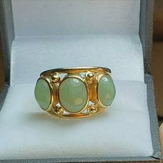 New 14k Solid Yellow Gold Granny Smith Colored Jade Ring. Size 7, With 3 Oval Granny Smith Jade. Its Beautiful N Rare. As Shown. Dimensions: Center Jade - 86.5 Side Jades R - 75.5 Sage Green Ring, Granny Smith Apple, Granny Smith, Jade Ring, Jade Jewelry, Ring Size 7, Solid Yellow, Womens Jewelry Rings, Vintage Rings