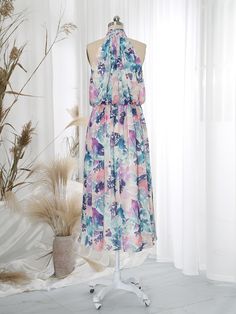 Floral Wedding Party, Halter Wedding, Floral Cocktails, Cocktail Casual, Casual Party Dresses, Dress Silhouette, Feminine Look, Tea Length, Friend Wedding