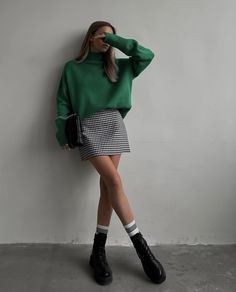 Autumn Outfits Classy, Rock Outfit, Neue Outfits, Fashion Mode, Looks Style, Green Sweater