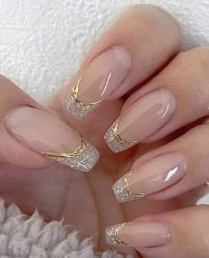 Sophisticated Nails, Elegant Touch Nails, Nails With Gold, Makeup Tip, Fancy Nails Designs, Valentine Nails, Colorful Nails, New Year's Nails