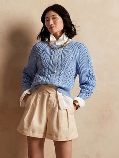 Classic Preppy Style Women Summer, Womens Preppy Style, Blue Knit Sweater Outfit, Chunky Knit Sweater Outfit, Sweater Photoshoot, Yellow Sweater Outfit, Cable Knit Sweater Outfit, Cable Sweaters, Spring Sweater Outfits