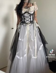 Black Dress Gothic, Vampire Princess, Accessorizing Outfits, Prom Dress Inspo, Alt Clothes, Fantasy Dresses, Queen Dress, Gothic Dress