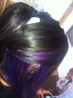 Purple Draculaura Hair, Violet Hair Ideas, Chunky Purple Highlights On Dark Hair, Black Blue And Purple Hair, Raven Purple Hair, Skunk Hair Purple, Short Black And Purple Hair