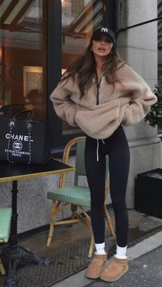 Comfy Outfits Winter, Winter Fashion Outfits Casual, Pastel Outfit, Uggs Outfit, Cold Outfits, Neue Outfits, Looks Street Style, Mode Inspo, Cozy Outfit