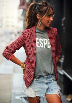 patterned blazer, t-shirt, glam earrings & a ponytail. Mode Jeans, Mode Chic, Stil Inspiration, Looks Street Style, Ținută Casual, Mode Inspo, 가을 패션, Fashion Mode, Mode Inspiration