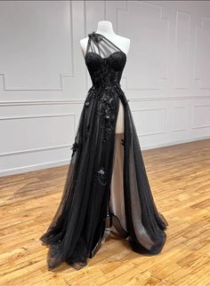 Black Lace Prom Dress, Prom Outfit, Formal Dresses Graduation, Gorgeous Prom Dresses, 파티 드레스, Graduation Dresses, Prom Dress Inspiration, Black Prom, Long Prom Dresses