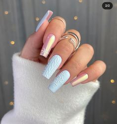 Icy Blue Snowflake Nails, Christmas Nails Light Blue, Winter Nails Acrylic Classy, Baby Blue Winter Nails, Light Blue Christmas Nails, Winter Nails Snowflake, Christmas Winter Nails, Simple Winter Nails