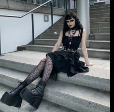 Summer Goth Aesthetic, Old Style Outfits, Trad Goth Outfit Ideas, Romantic Goth Outfits Casual, Goth Outfits Casual, Romantic Goth Outfits, Summer Goth Outfits, Trad Goth Outfits, Perky Goth