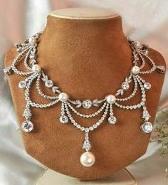 Victorian Jewelry Necklace, Feminine Vintage Style, Heavy Jewelry, Vintage Style Necklace, Cz Jewelry, Teardrop Necklace, Wedding Jewellery Necklace, Silver Prices, Pearl Types