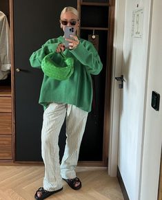 Changing Your Wardrobe Style, Euro Street Style Summer, Crew Neck Cardigan Outfit, Striped Pants Outfit Winter, Fall Clothes 2024, Green Cardigan Outfit Aesthetic, Scandinavian Fashion Aesthetic, Nyc Night Out Outfit, Summer Layers Outfit