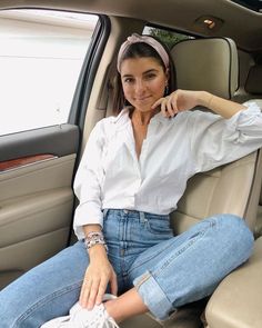 10 outfits con jeans que te harán ver más elegante | Mujer de 10 Outfits Con Jeans, Outfit Primavera, Elegante Casual, Classic Outfits