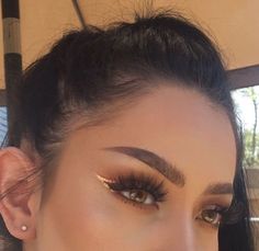 Liner Eye Makeup, Gold Liner, Makeup 101, Beauty Make-up, Makijaż Smokey Eye, Makeup Eye Looks, Make Up Looks, Festival Makeup, Eyes Makeup