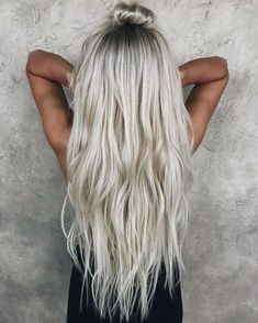 Platinový Blond, Ice Blonde Hair, Balayage Blond, Elegance Fashion, Icy Blonde Hair, Ice Blonde, Top Knot Hairstyles, Shadow Root, Icy Blonde