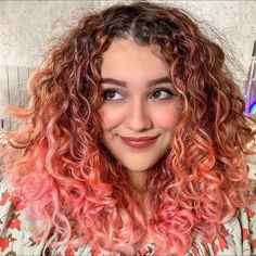 Brown Ombre Hair Color, Pink Blonde Hair, Highlights Curly Hair, Colored Hair Tips, Brown Curly Hair, Curly Hair Inspiration