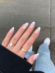 Simple nail designs, pretty nails, french nails, long nails, almond nails, gel nails, trendy nails, trendy rings, nails 2022, summer nails, spring nails, flower nails, white nails, light blue nails, pastel nails Blue Nails Pastel, Pretty Nails French, Nails Light Blue, Pale Nails, Pinterest Nails, Almond Nails Designs