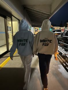 White Fox Grey Hoodie, Whitefox Hoodies Outfits, Whitefox Boutique Hoodie, White Fox Outfit Ideas, White Fox Hoodies, Whitefox Hoodies, Basic Hoodie Outfit, Aussie Winter Outfits, White Fox Aesthetic