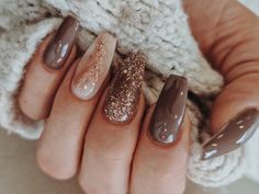 Nails Beige And Gold, Heart Nail Art Tutorial, Art Tutorial For Beginners, Ongles Beiges, Black And Gold Nails, Dance Nails, Crazy Nail Art, Gold Nail Art, September Nails