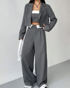 Casual Chique Stijl, Wide Leg Pants Outfit, Wide Leg Pants Outfits, Blouse Casual Fashion, Leg Pants Outfit, Crop Blazer, Woman Suit Fashion, Elegante Casual