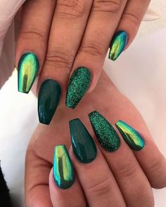 Acrylic Nail Designs Ombre Green Coffin Tips Color Short Acrylic Nails St Patrick Day Nails Acrylic, Green Acrylic Nails, St Patricks Day Nails, Green Nail Designs, Gold Nail, Acrylic Coffin, Nails Polish, Pedicures, Fabulous Nails