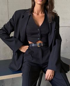 Buisness Casual, Butterfly Makeup, Woman In Suit, Luxury Photography, Woman Suit Fashion, Neue Outfits, Classy Fashion, Looks Black, Fashion Mistakes