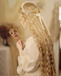 Princess Rapunzel Aesthetic, Hair Flower Crown, Corset Cottagecore, Rapunzel Aesthetic, Blonde Princess, Long Beautiful Hair, Huge Hair, Fairytale Aesthetic, Blonde Wavy Hair