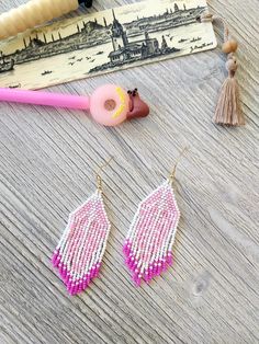 Cotton candy pink beaded fringe earrings seed bead earrings dangle boho earrings chandelier earrings native bead earrings colorful earrings bohemian ♥𝑇ℎ𝑒 𝑝𝑎𝑡𝑡𝑒𝑟𝑛 𝑜𝑓 𝑡ℎ𝑖𝑠 𝑒𝑎𝑟𝑟𝑖𝑛𝑔 𝑖𝑠 𝑖𝑛𝑠𝑝𝑖𝑟𝑒𝑑 𝑏𝑦 𝑡ℎ𝑒 𝑙𝑒𝑎𝑣𝑒𝑠 𝑜𝑓 𝑡ℎ𝑒 𝑛𝑎𝑡𝑢𝑟𝑒 𝑎𝑛𝑑 𝑐𝑟𝑒𝑎𝑡𝑒𝑑 𝑏𝑦 𝐻𝑊𝐵𝑒𝑎𝑑𝐽𝑒𝑤𝑒𝑙𝑟𝑦. ♥𝑀𝑎𝑑𝑒 𝑢𝑠𝑖𝑛𝑔 𝑓𝑟𝑒𝑒ℎ𝑎𝑛𝑑 𝑏𝑒𝑎𝑑𝑖𝑛𝑔 𝑤𝑜𝑣𝑒𝑛 𝑡𝑒𝑐ℎ𝑛𝑖𝑞𝑢𝑒𝑠 𝑤𝑖𝑡ℎ 𝑠𝑡𝑟𝑜𝑛𝑔 𝑠𝑦𝑛𝑡ℎ𝑒𝑡𝑖𝑐 𝑡ℎ𝑟𝑒𝑎𝑑. ♥𝑇ℎ𝑒 𝑠𝑖𝑧𝑒 𝑜𝑓 𝑡ℎ𝑒 𝑠𝑒𝑒𝑑 𝑏𝑒? Pink Tassel Drop Earrings With Dangling Beads, Pink Beaded Tassel Earrings For Summer, Pink Tassel Beaded Earrings For Summer, Summer Pink Beaded Tassel Earrings, Pink Beaded Tassel Drop Earrings, Pink Tassel Drop Beaded Earrings, Handmade Pink Dangle Tassel Earrings, Pink Tassel Earrings With Colorful Round Beads, Pink Tassel Drop Earrings With Colorful Beads