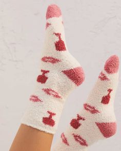 For the wine lovers! Keep your toes cozy with our Plush Wine Socks featuring our fun wine bottle print. *Due to the personal nature of this item, all socks are final sale. Fitted Plush: 98% Polyester, 2% Spandex Wine and lips design Contrast heel and toe Plush knit Wash cold, Tumble dry low Wine Socks, Lounge Bra, Customer Service Gifts, Free Tote, Girls Together, Jewelry Candles, Lip Designs, Shopping Event, Fall Gifts