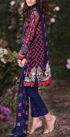 Buy Navy Blue Embroidered Chiffon Dress by #MinaHasan Estilo Hippie Chic, Embroidered Suit, Peach Shirt, Hippy Chic, Embroidered Chiffon