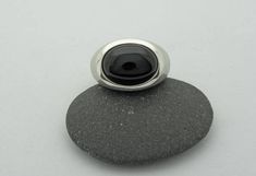 Elegant, simple silver ring with transversely aligned onyx in oval cabochon cut and beautiful dark black. Onyx oval 12 x 16mm All ring sizes are available. Please write your ring size in the comment field by checking out. On the following link, you will find the ring with a larger stone 20 x 15mm https://www.etsy.com/de/listing/228065410/grosser-onix-ring-in-silber-925?ref=shop_home_active_17 Modern Oval Cabochon Signet Ring For Formal Occasions, Modern Oval Cabochon Signet Ring, Modern Oval Cabochon Dome Ring, Modern Dome Ring With Oval Cabochon And Polished Finish, Modern Dome Ring With Polished Oval Cabochon, Modern Black Oval Signet Ring, Black Cabochon Signet Ring For Formal Occasions, Formal Black Oval Cabochon Signet Ring, Formal Black Cabochon Signet Ring