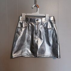 Silver Faux Leather Buttery Soft Glam Abercrombie & Fitch Skirt. It’s A Shiny Silver. The Material Is Really Soft And Smooth, The Inside Material Is Also Really Soft I Tried To Show In The Picture. It’s Also Kind Of A Stretchy Material. Doesn’t Feel Cheap At All, And Isn’t Too Thin. Size 00 / 24. You Can Pull It Up A Little To Make It Shorter Or Down For Longer. Perfect For Around Christmas Time/ New Years Holidays, Or For Raves/ Festivals For A Chrome Look. Has Pockets. Soft Glam, New Year Holidays, Shiny Silver, Stretchy Material, Abercrombie Fitch, I Tried, Christmas Time, Womens Skirt, Faux Leather