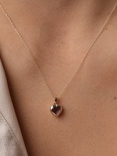 Romance and love are in the air with this gorgeous gemstone heart pendant necklace.  The stunning necklace is your best choice and the best gift for the ones you want to cherish on Valentine's Day, Christmas, Birthday, Mother's Day and other important occasions. DIMENSION *Heart Pendant Size: 0.38 inches/ 0.96 cm *Chain Lengths: 14" , 15",16",17",18",22",24"  / 36cm to 61cm  Product Features: * Made to Order: Each Maple Leaf Necklace is meticulously crafted to ensure a personalized and unique pi Pendant With Meaning, Valentine Necklaces Jewelry, Amethyst Heart Necklace, Promise Necklace For Her, Valentine’s Day Jewelry, Valentine Jewelry Ideas, Necklace Pendant Design, Pendant Aesthetic, Heart Shaped Amethyst