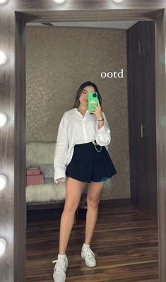 Classy College Outfits, Black Mini Skirt Outfit, Female Clothes Outfits, Uni Outfits, High Street Fashion, Miniskirt Outfits, Casual Day Outfits, Easy Trendy Outfits