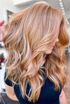 Fall Rose Gold Hair Blonde, Light Blonde With Strawberry Highlights, Cool Tones Strawberry Blonde, Honey Blonde Balayage Brunettes Caramel Highlights Fall Hair, Rayna James Hair, Rose Gold Hair Cool Skin Tone, Copper Hair Level 7, Copper Blonde Color Melt, Strawberry Blonde Hair With Blue Eyes