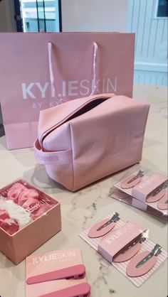 Skin Care Bag Aesthetic, Kylie Products, Maquillage Kylie Jenner, Imagenes Mary Kay, Everything Pink, Beauty Skin Care Routine