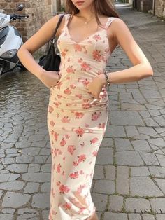 Elegant Sarah Midi Dress Looks Kylie Jenner, Boho Queen, Dress 2022, Floral Party Dress, Long Midi, Long Midi Dress, New Chic, Long Summer Dresses, Evening Attire