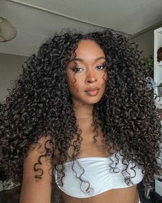 Negra Brasileira / Mulher Brasileira Big Curly Hair, Cute Curly Hairstyles, Curly Hair Extensions, Hairdos For Curly Hair, Black Curly Hair, Loose Curls, Curly Hair Cuts